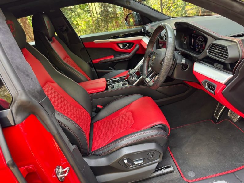 
								Lamborghini Urus full									