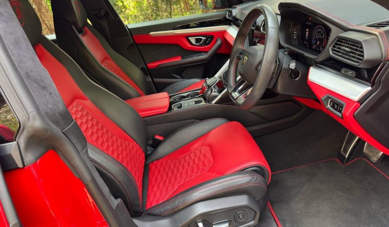 
								Lamborghini Urus full									