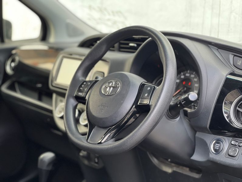 
								Toyota Vitz full									