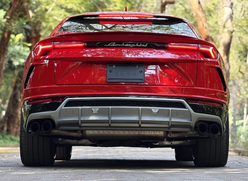 
								Lamborghini Urus full									