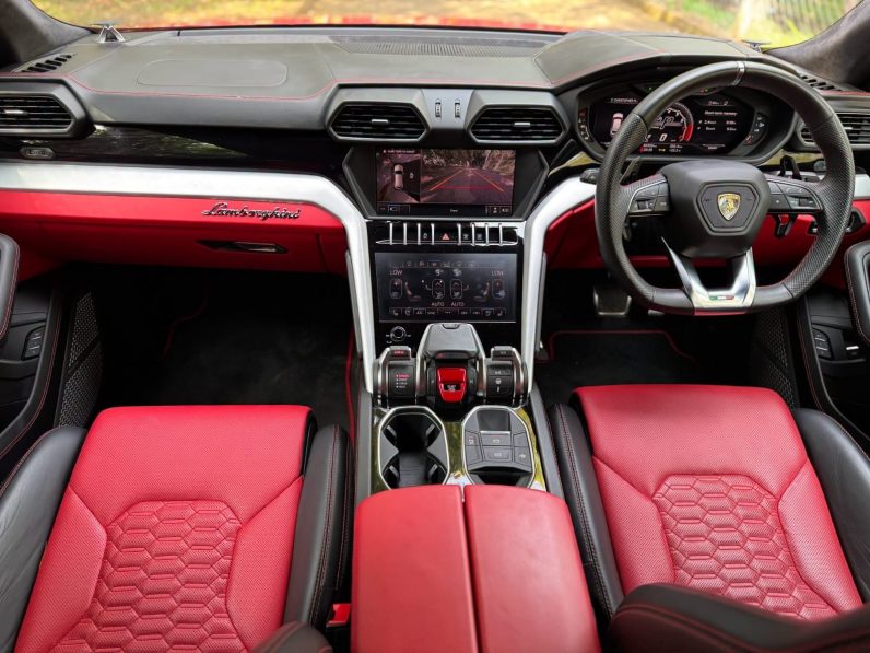 
								Lamborghini Urus full									