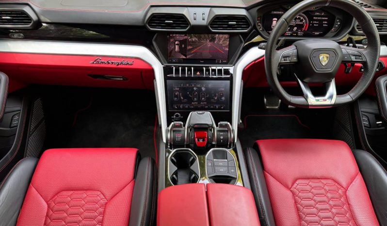 
								Lamborghini Urus full									