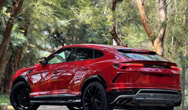 
								Lamborghini Urus full									