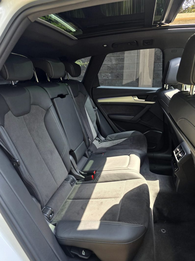 
								Audi Q5 full									