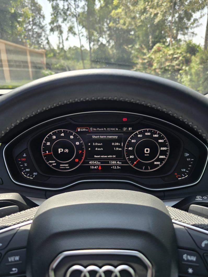 
								Audi Q5 full									