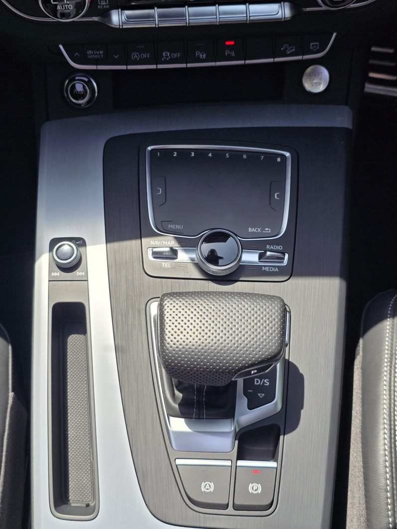 
								Audi Q5 full									