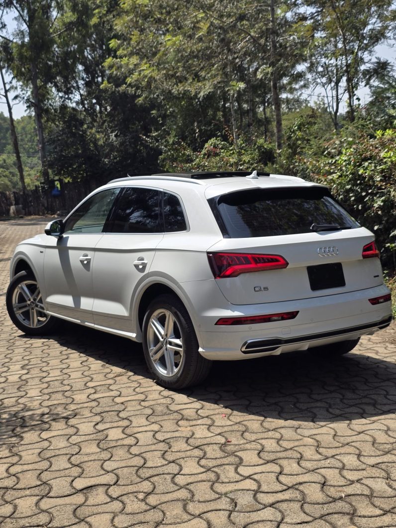 
								Audi Q5 full									