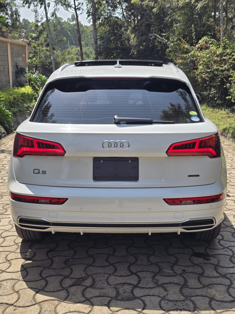 
								Audi Q5 full									