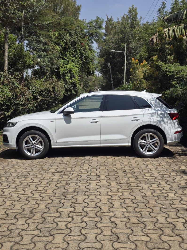 
								Audi Q5 full									