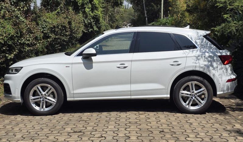 
								Audi Q5 full									