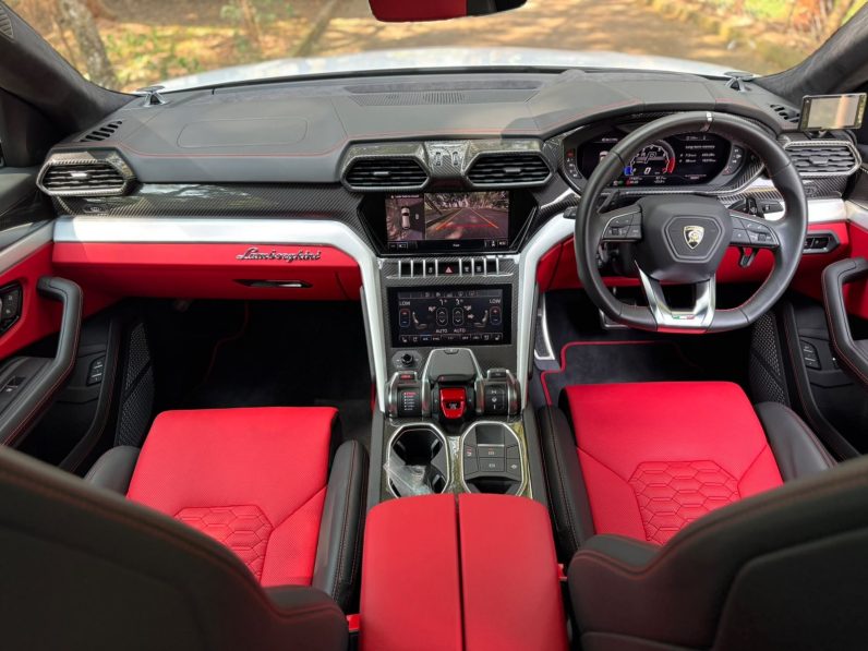
								LAMBORGHINI URUS full									