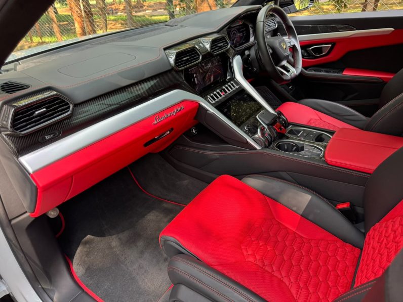 
								LAMBORGHINI URUS full									