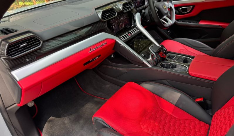 
								LAMBORGHINI URUS full									