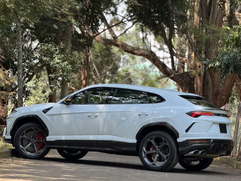 
								LAMBORGHINI URUS full									