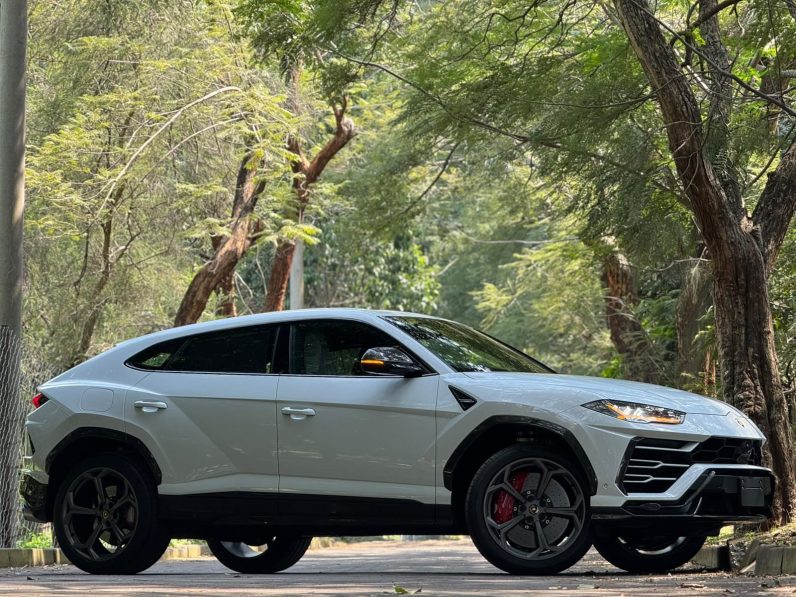 
								LAMBORGHINI URUS full									