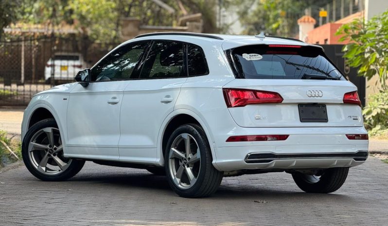 
								Audi Q5 45 TFSI full									
