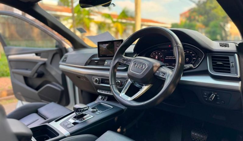 
								Audi Q5 45 TFSI full									
