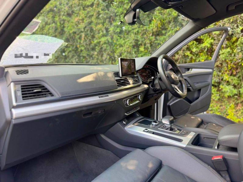 
								Audi Q5 45 TFSI full									