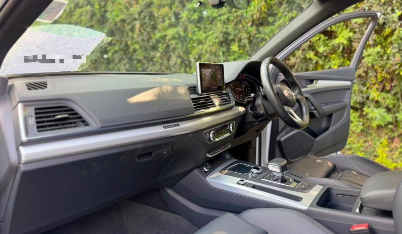 
								Audi Q5 45 TFSI full									