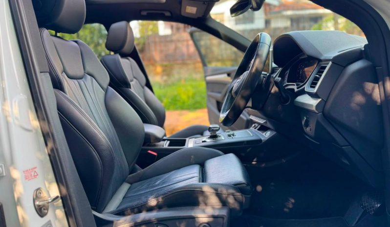 
								Audi Q5 45 TFSI full									