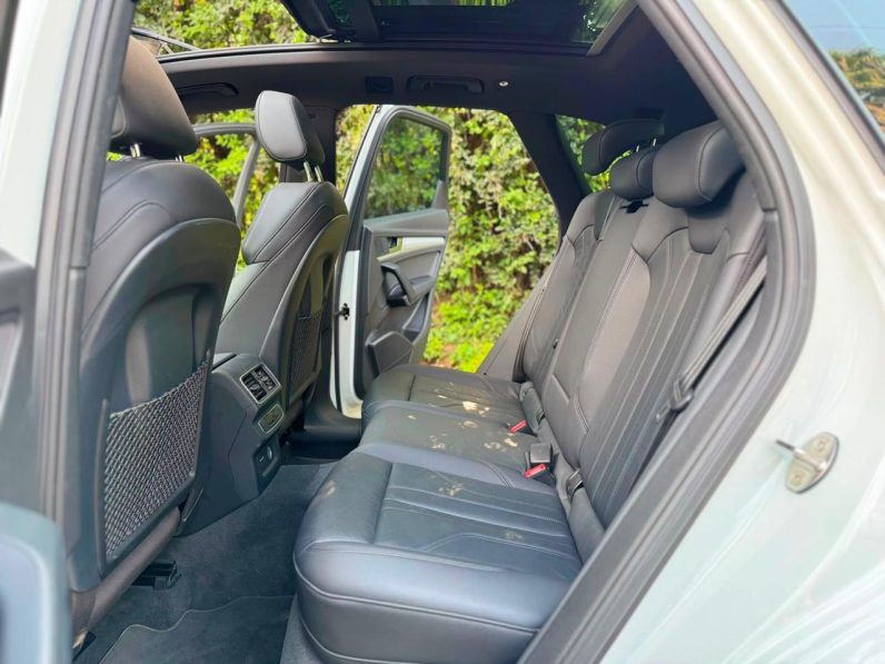 
								Audi Q5 45 TFSI full									