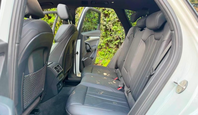 
								Audi Q5 45 TFSI full									