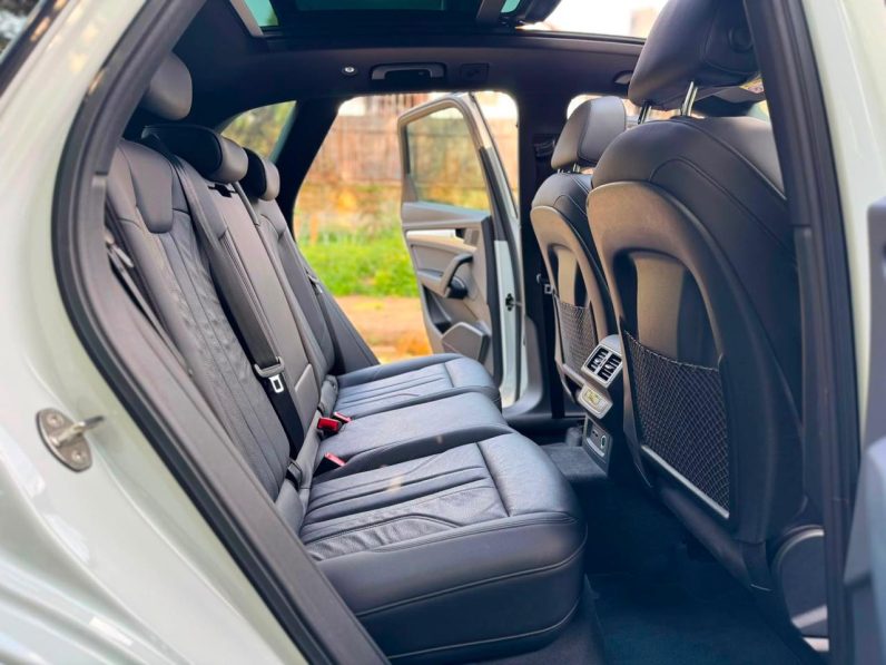 
								Audi Q5 45 TFSI full									