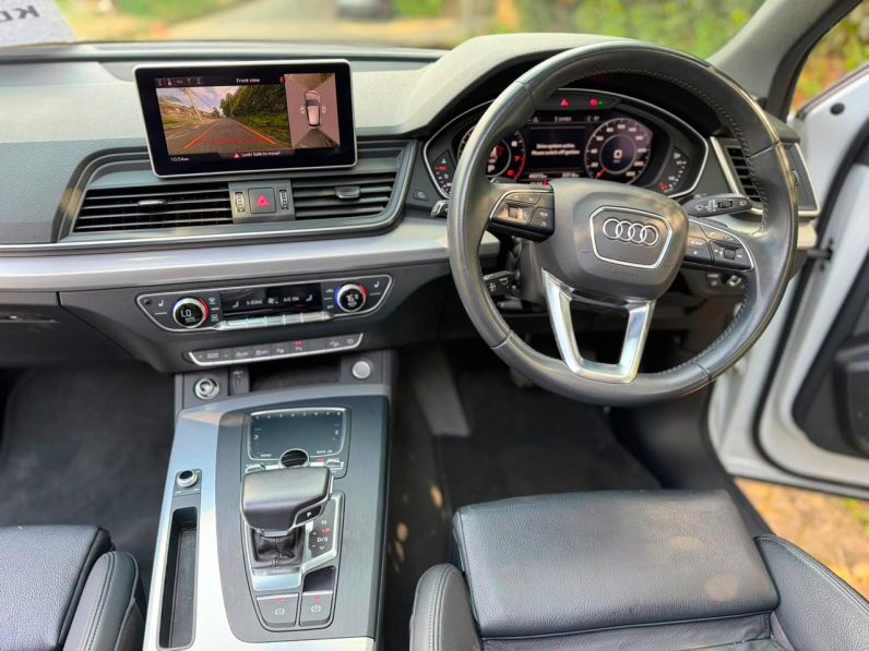 
								Audi Q5 45 TFSI full									