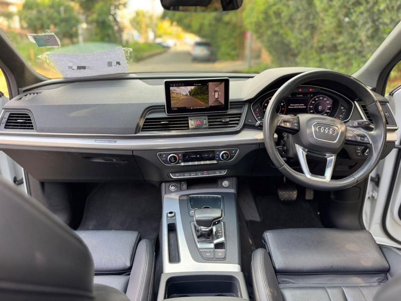 
								Audi Q5 45 TFSI full									