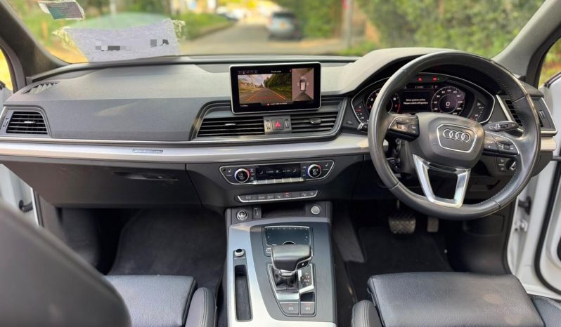 
								Audi Q5 45 TFSI full									