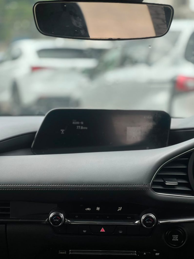 
								Mazda 3 full									