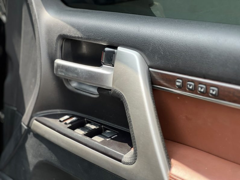 
								Toyota Landcruiser Prado ZX full									