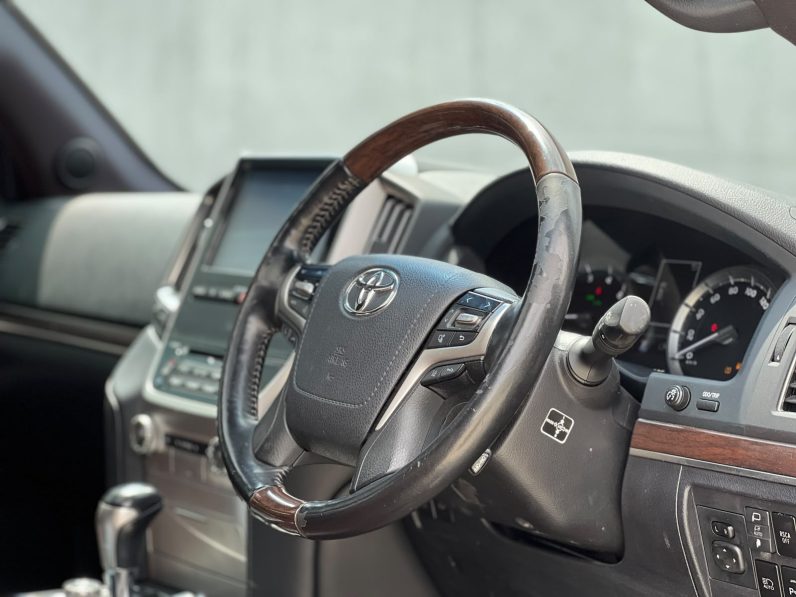
								Toyota Landcruiser Prado ZX full									