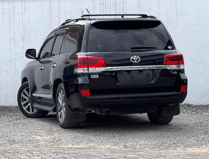 
								Toyota Landcruiser Prado ZX full									
