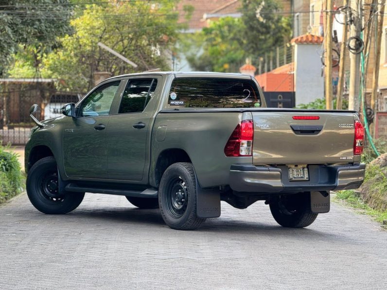 
								Toyota Hilux full									