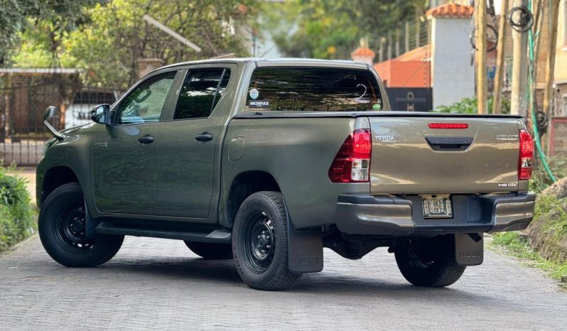 
								Toyota Hilux full									
