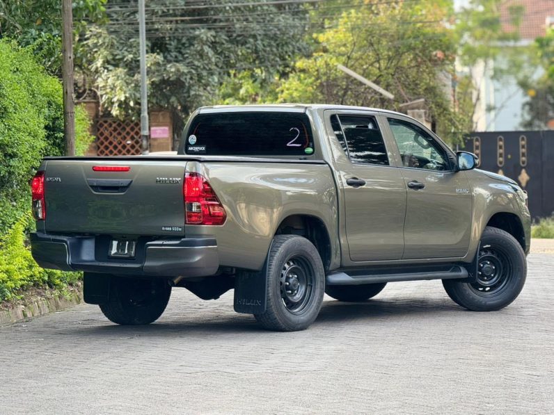 
								Toyota Hilux full									