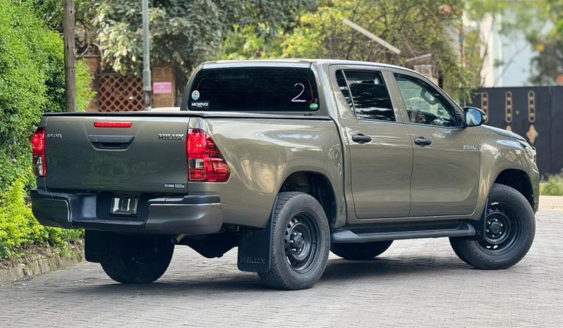 
								Toyota Hilux full									