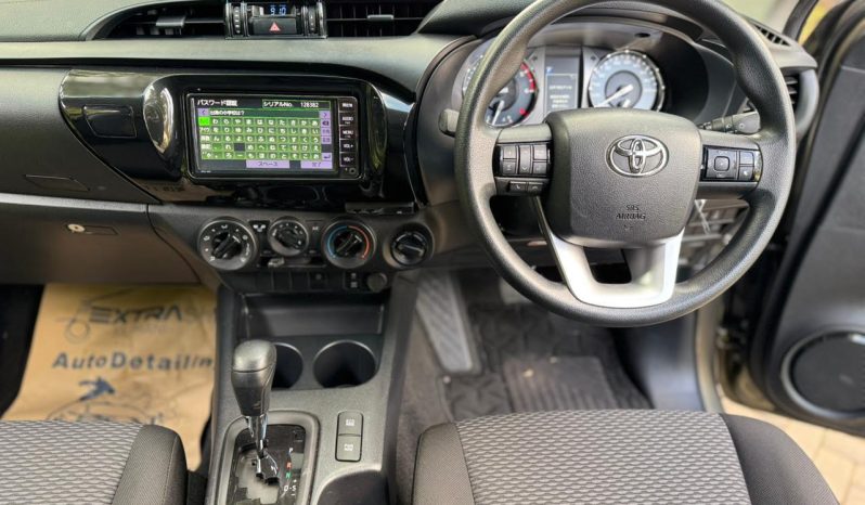 
								Toyota Hilux full									