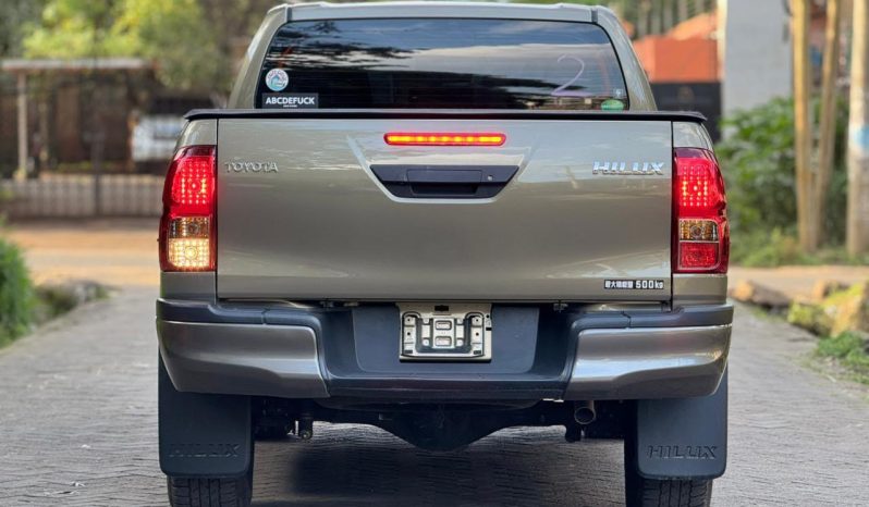 
								Toyota Hilux full									
