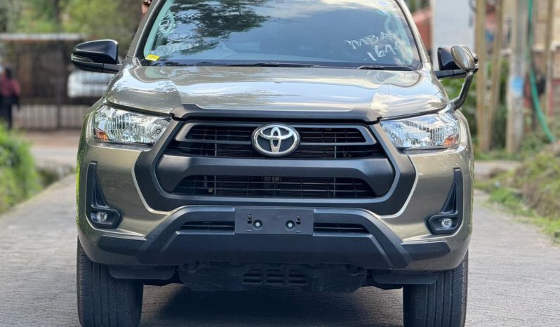 
								Toyota Hilux full									
