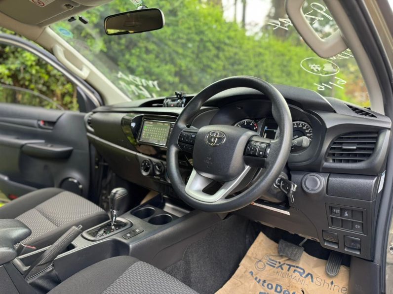 
								Toyota Hilux full									