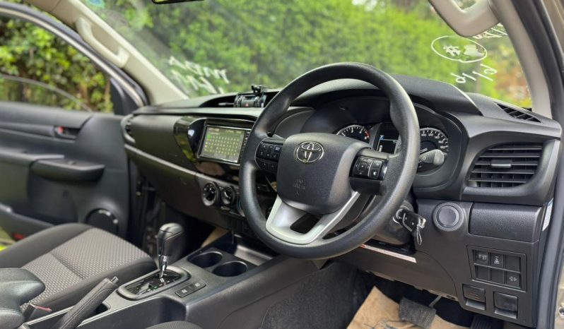 
								Toyota Hilux full									