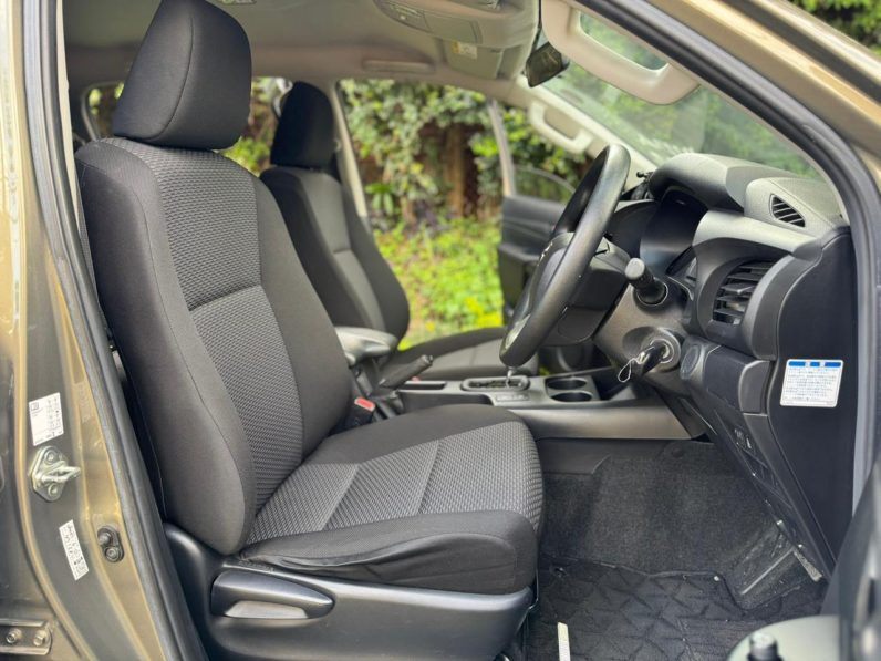 
								Toyota Hilux full									