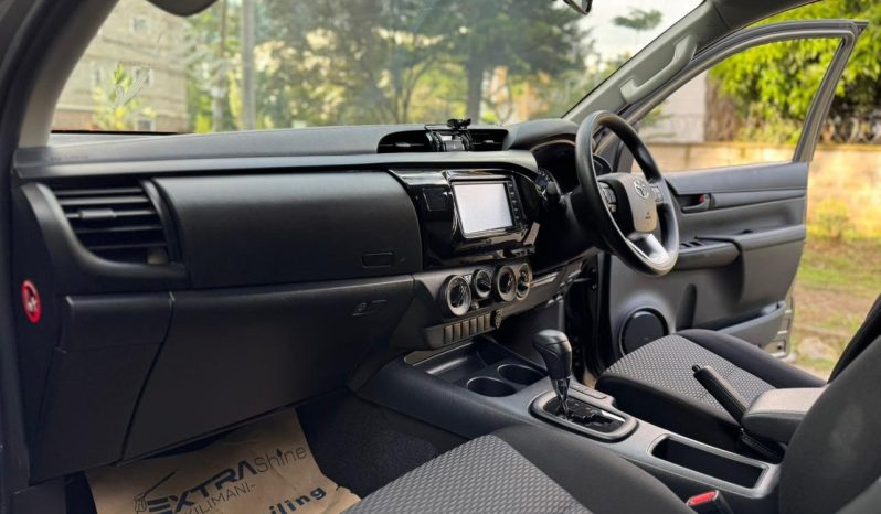 
								Toyota Hilux full									