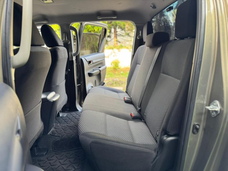
								Toyota Hilux full									