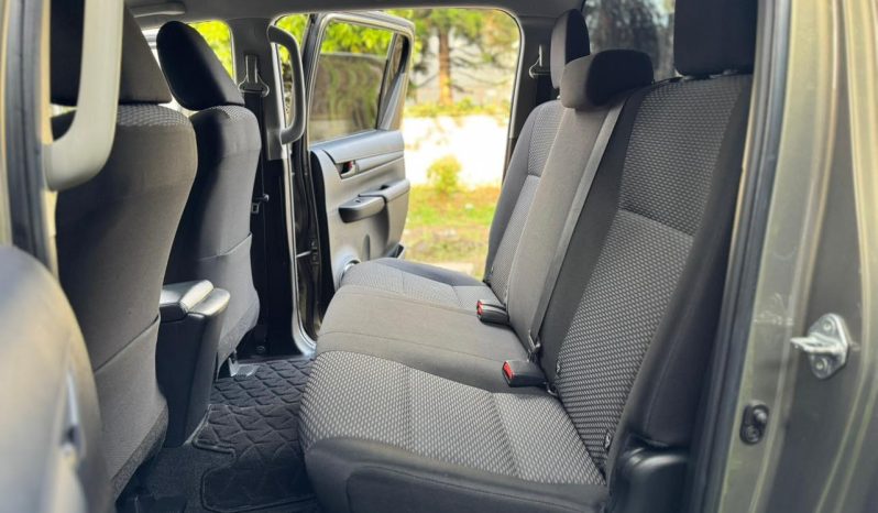 
								Toyota Hilux full									