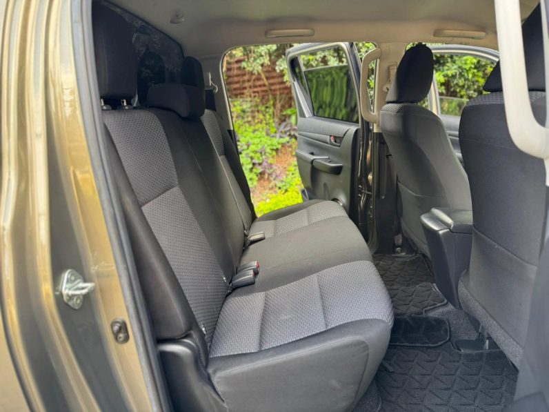 
								Toyota Hilux full									