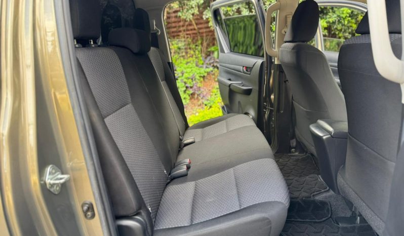 
								Toyota Hilux full									