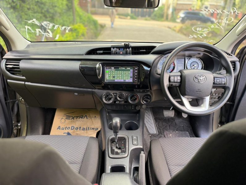 
								Toyota Hilux full									